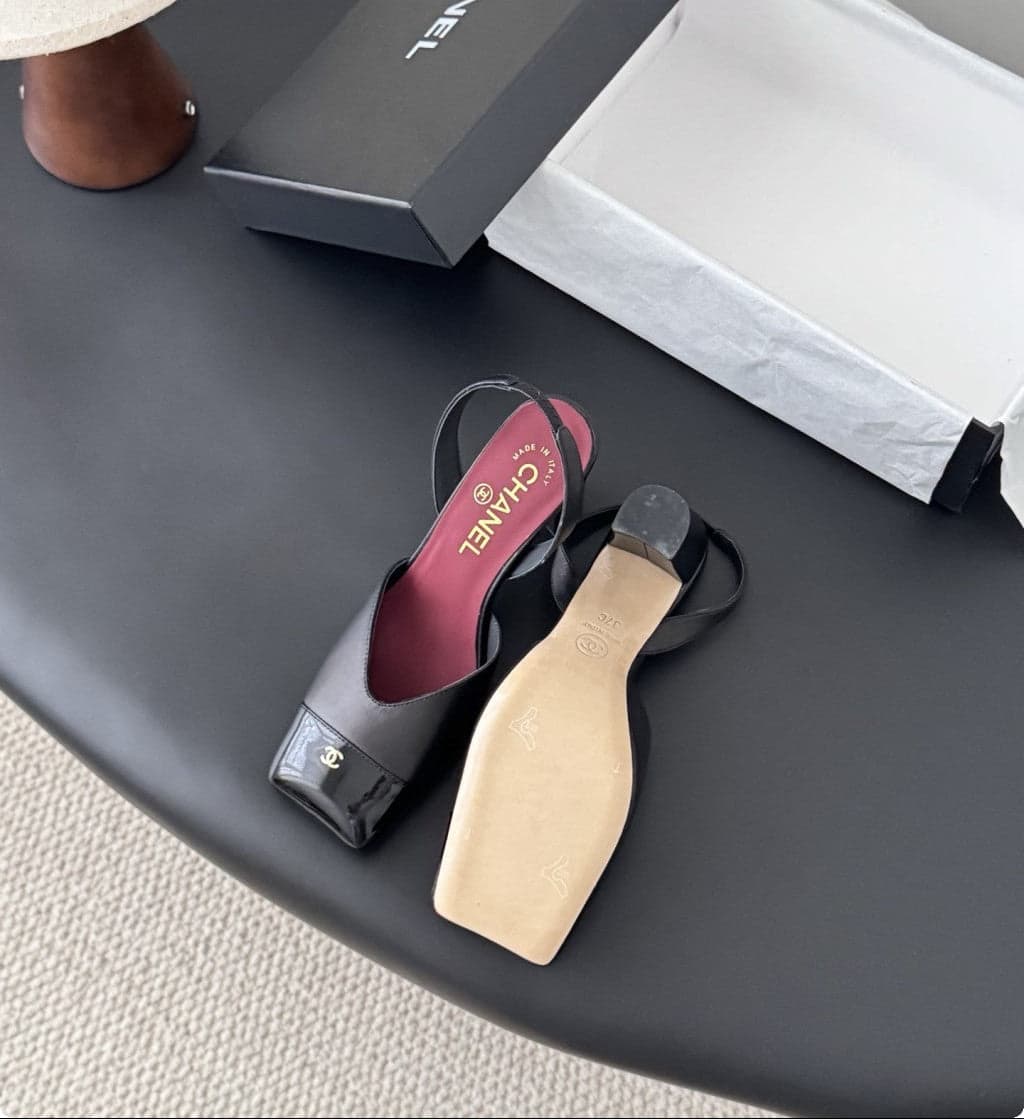 Chanel Slingback Block Heel Black Patent. Salto 9 cm.