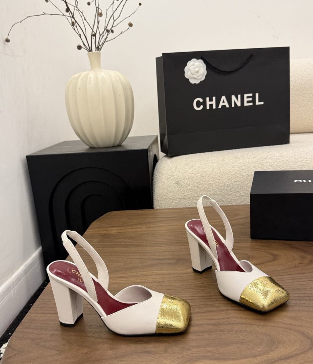Chanel Slingback Block Heel Off-White & Metallic Patent. Salto 9 cm.