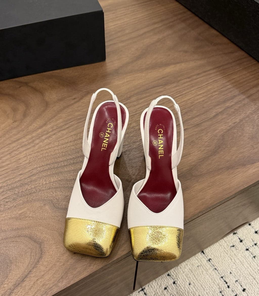Chanel Slingback Block Heel Off-White & Metallic Patent. Salto 9 cm.
