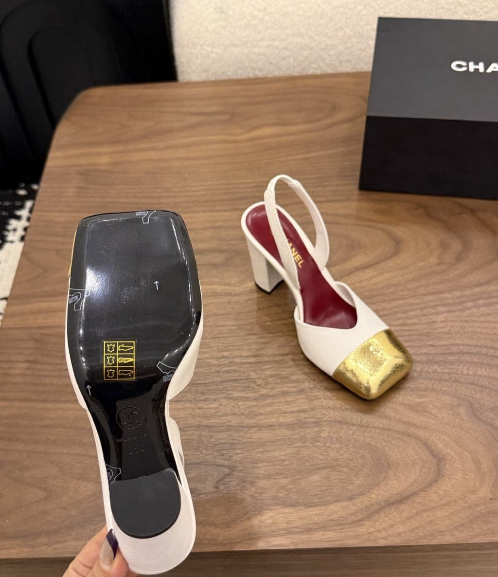 Chanel Slingback Block Heel Off-White & Metallic Patent. Salto 9 cm.