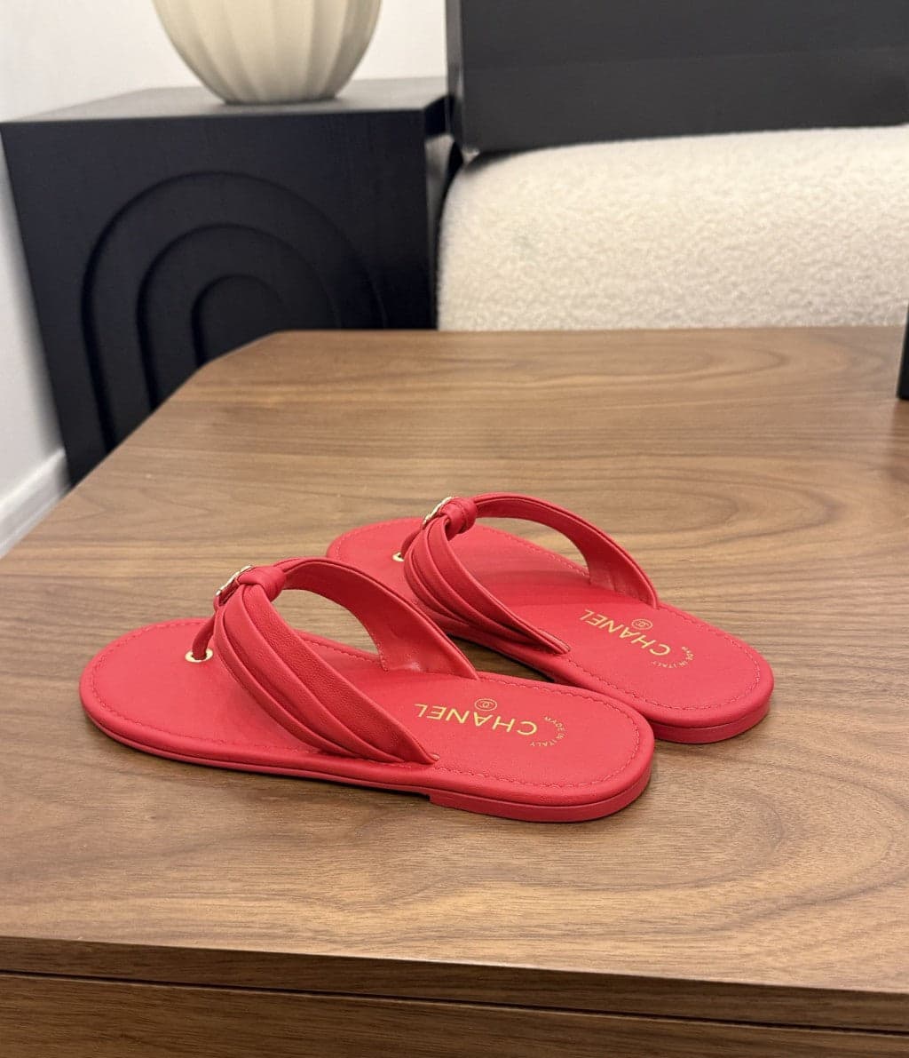 Chanel Thong Sandals Red.