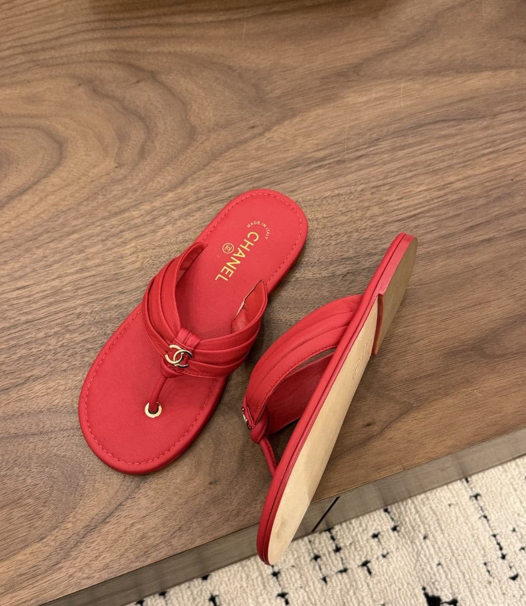 Chanel Thong Sandals Red.
