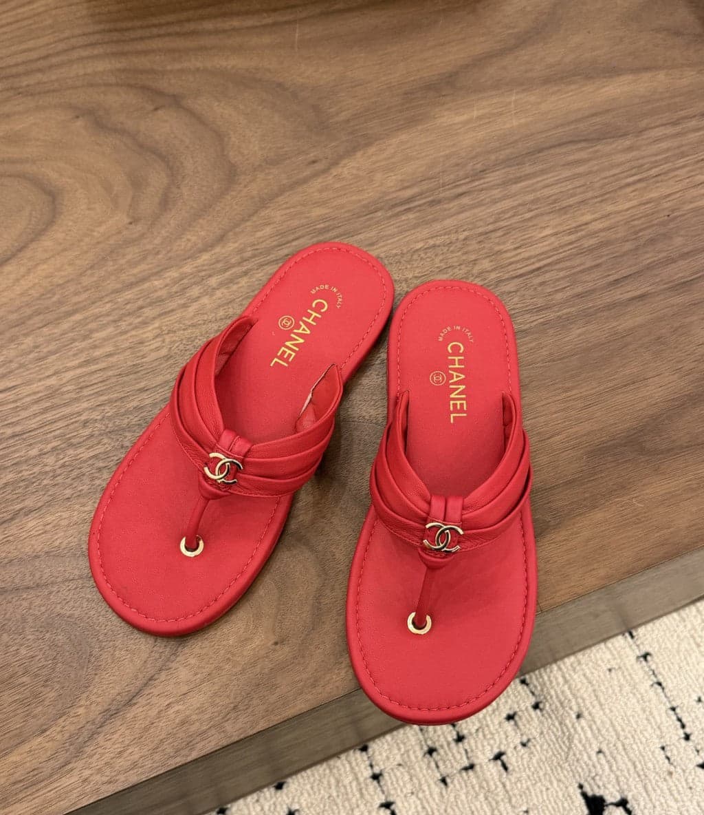 Chanel Thong Sandals Red.