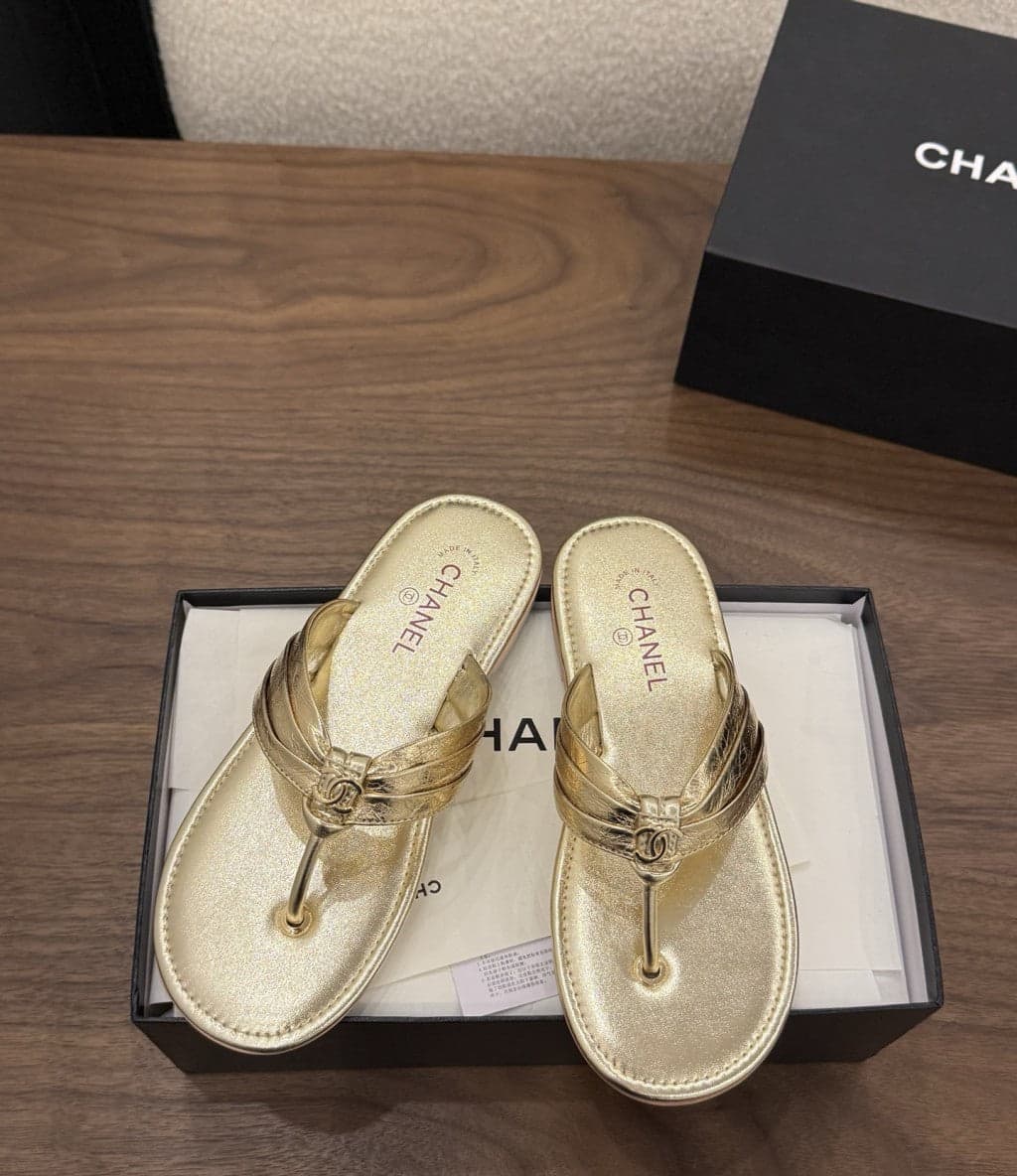 Chanel Thong Sandals Gold.