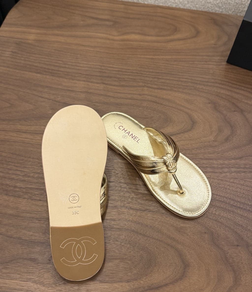 Chanel Thong Sandals Gold.