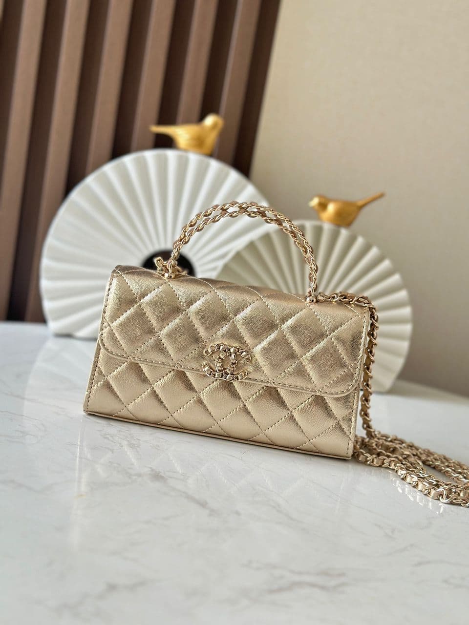 Chanel Top Handle Wallet on Chain dourada