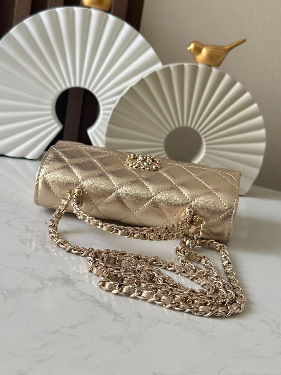 Chanel Top Handle Wallet on Chain dourada