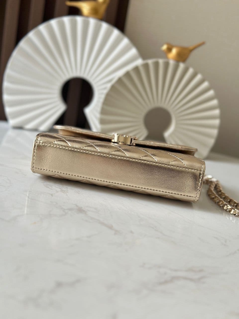 Chanel Top Handle Wallet on Chain dourada