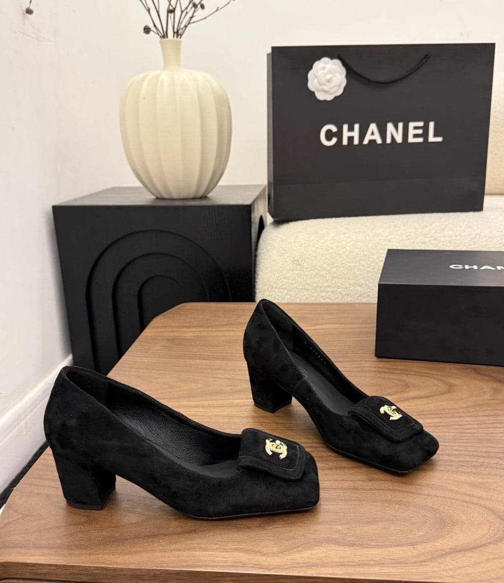 Chanel Blazy Turnlock Pumps Black. Salto 5 cm.