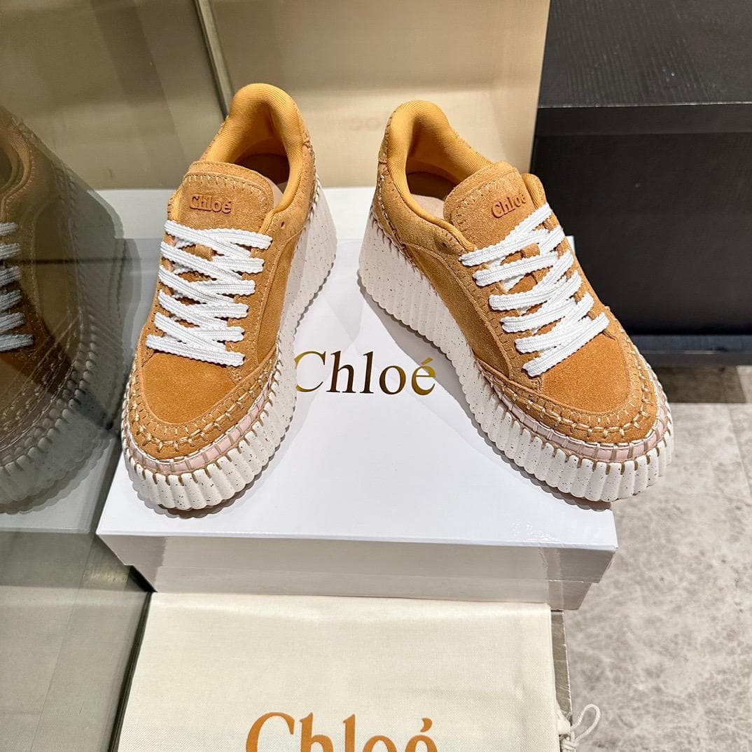 Chloé Nama