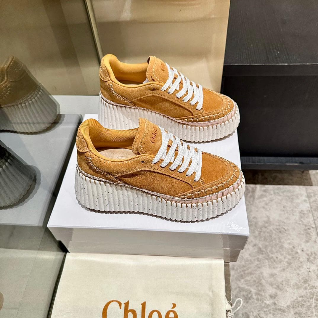 Chloé Nama