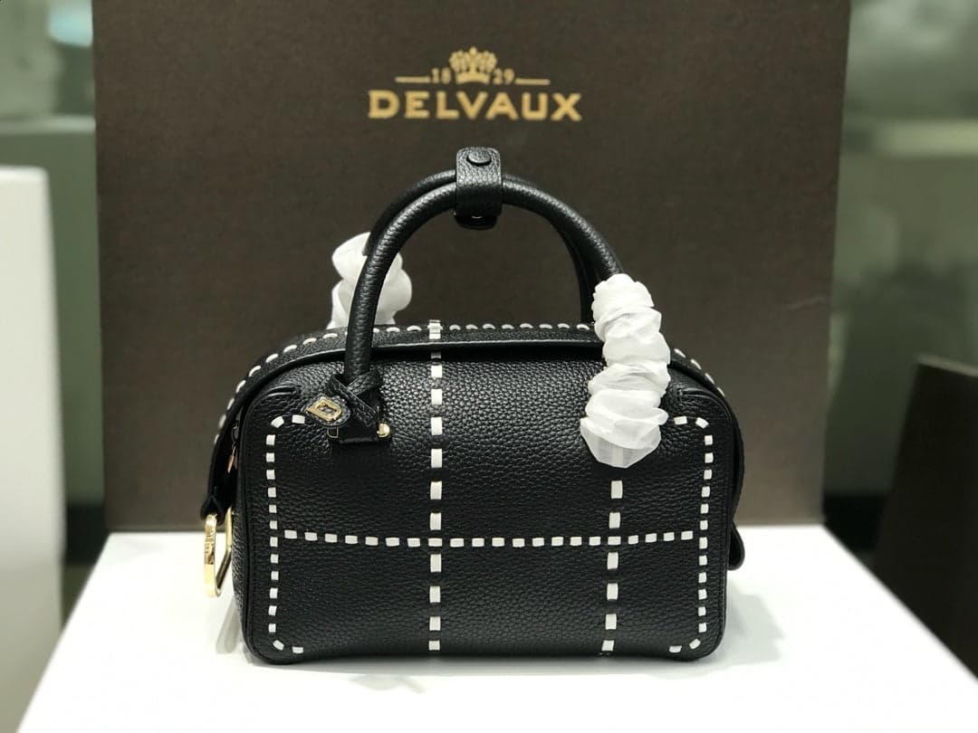 Delvaux Cool Box Black Costura Contrastante