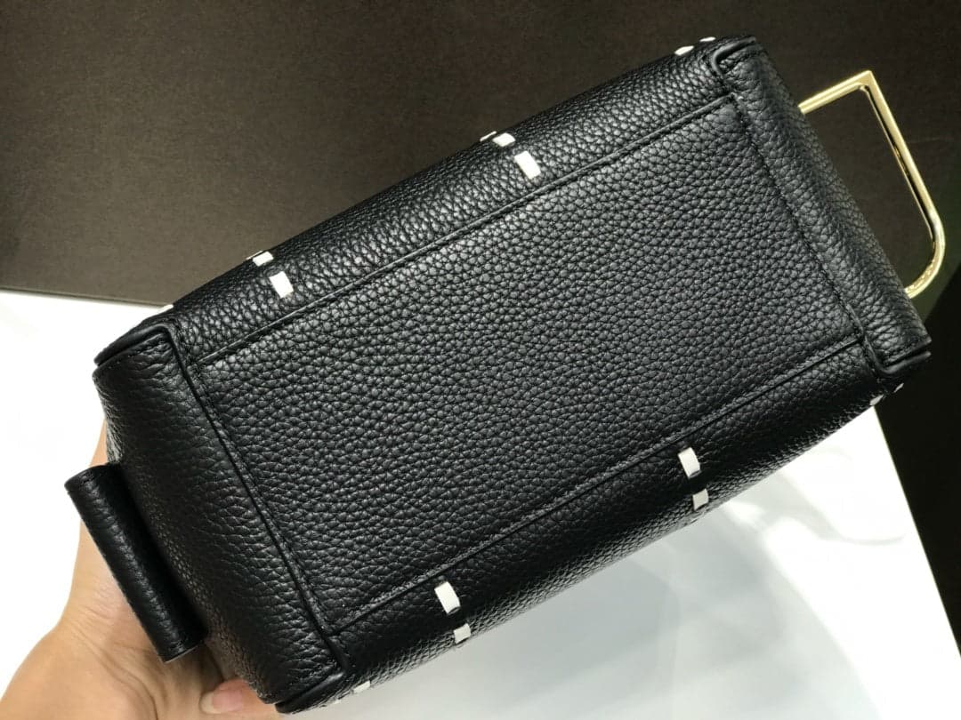 Delvaux Cool Box Black Costura Contrastante