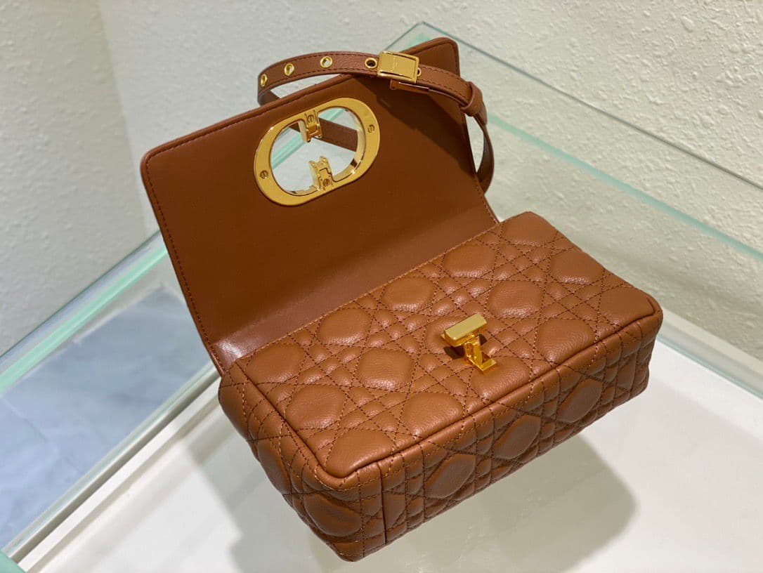 Dior Caro em Couro Marrom Cannage.