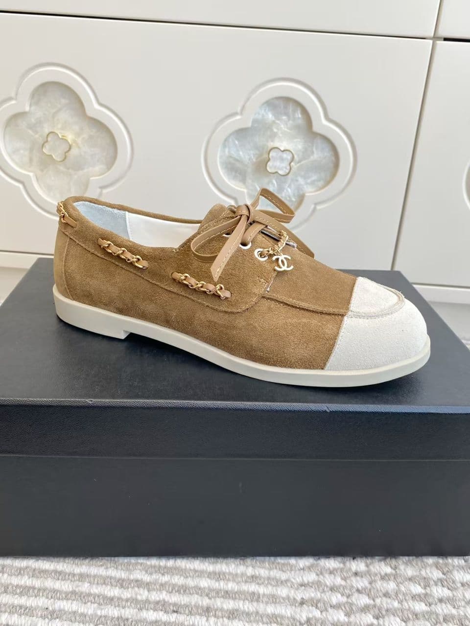 Mocassim Suede Gold Chain