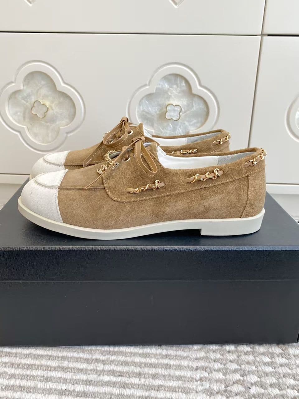 Mocassim Suede Gold Chain