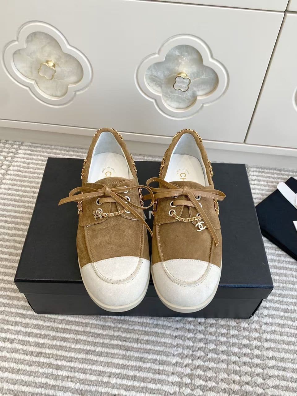 Mocassim Suede Gold Chain