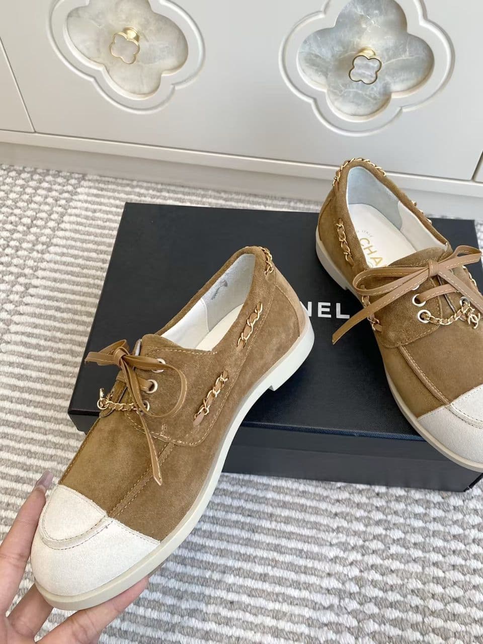 Mocassim Suede Gold Chain
