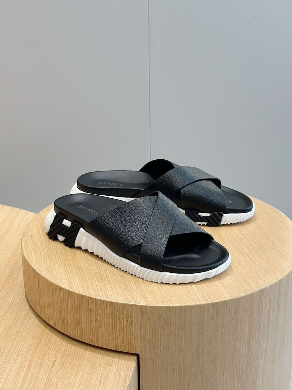 Hermes Sandal Infra Black White. (Pronta entrega)