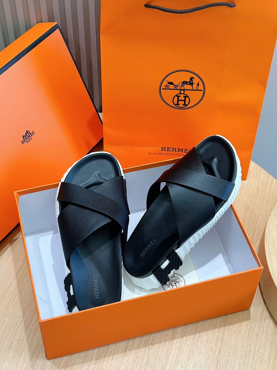 Hermes Sandal Infra Black White. (Pronta entrega)