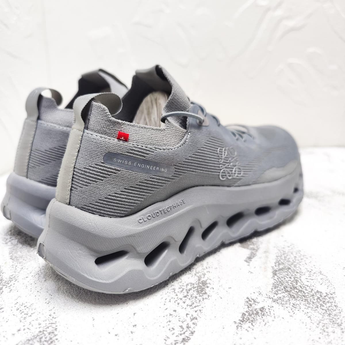 LOEWE x On Cloudtilt Grey.