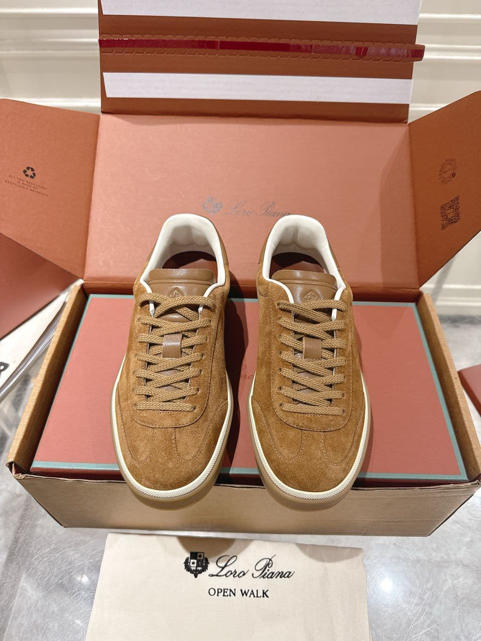 Loro Piana Walk Camurça