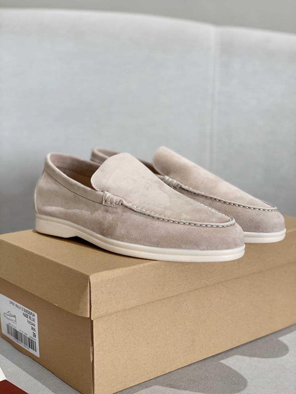 Loro Piana Open Walk Camurça Bege.