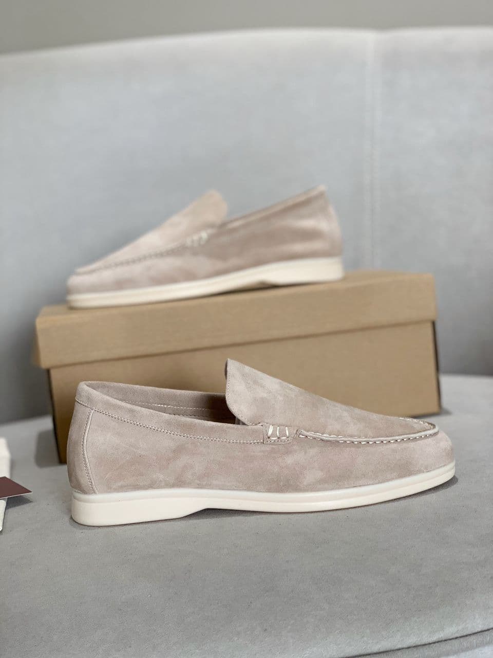 Loro Piana Open Walk Camurça Bege.
