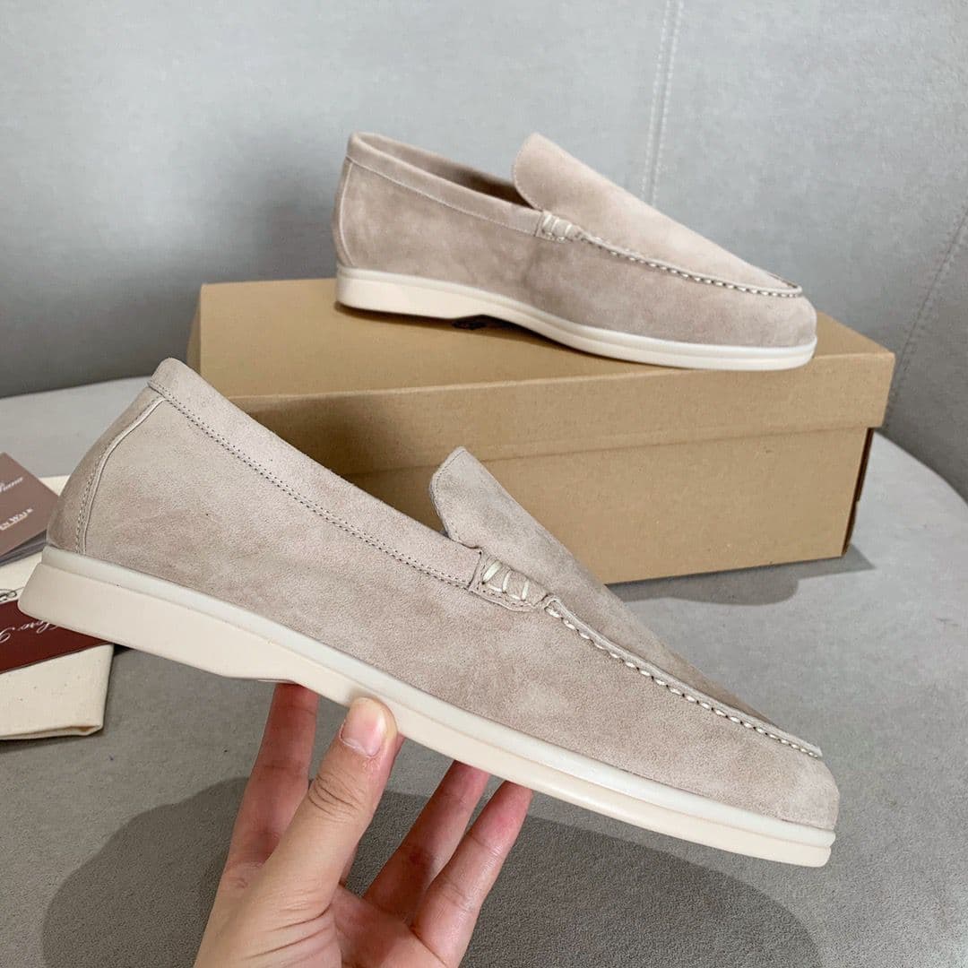 Loro Piana Open Walk Camurça Bege.