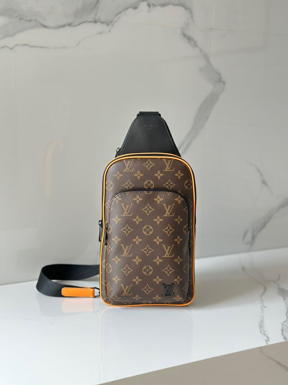 Bolsa Avenue Sling Bag Monograma Eclipse Brown