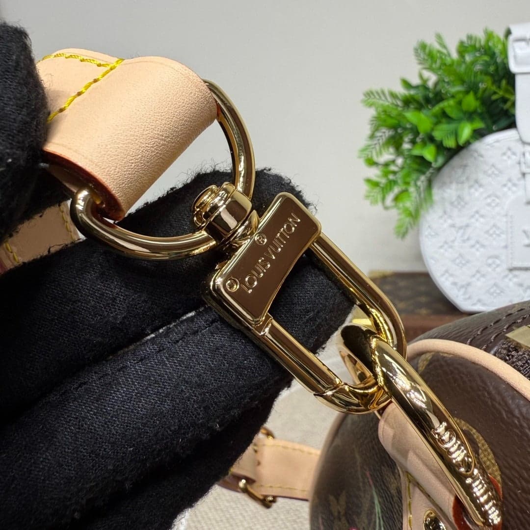 Louis Vuitton Keepall Bandoulière 45 Monogram Cherry .