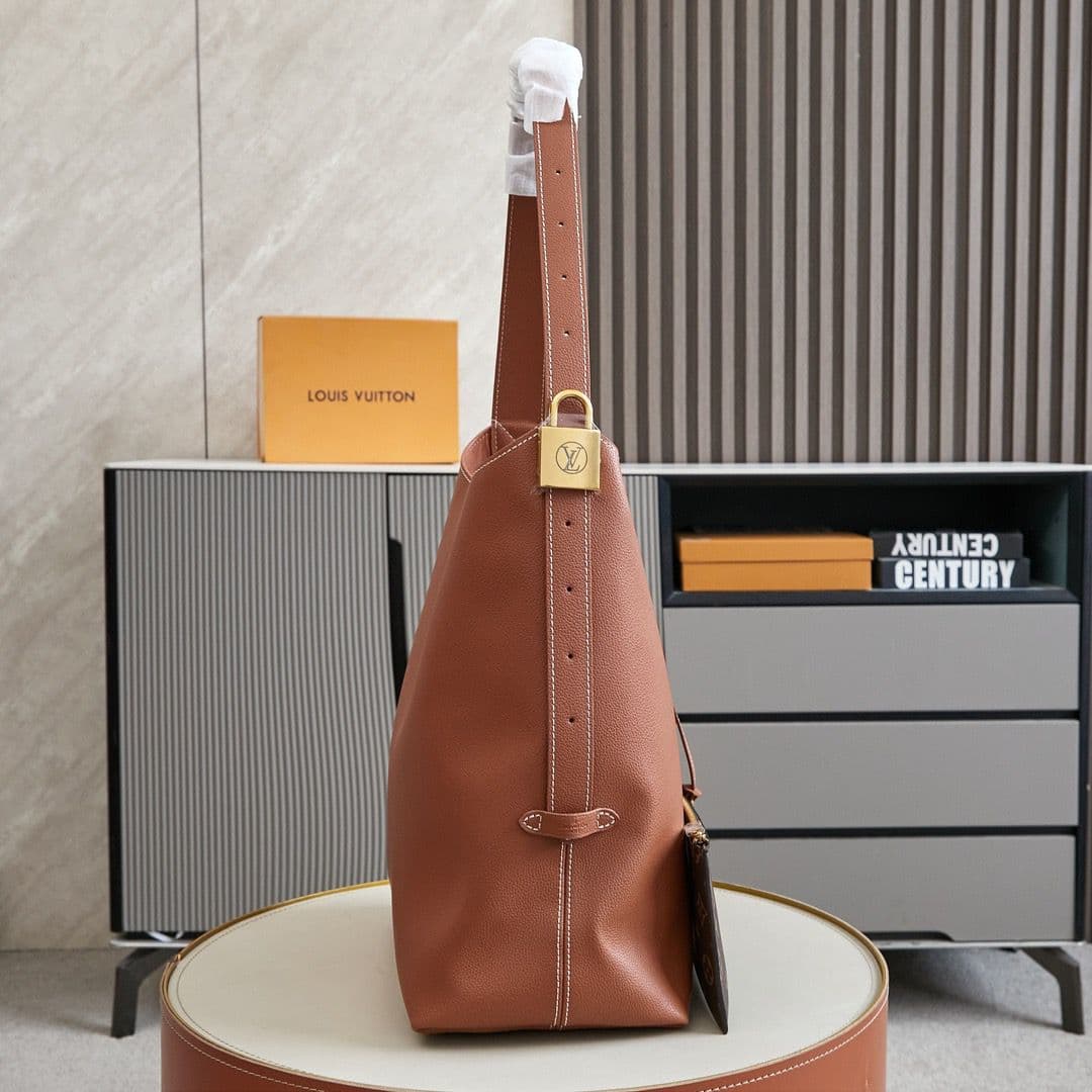 Louis Vuitton Low Key Hobo MM