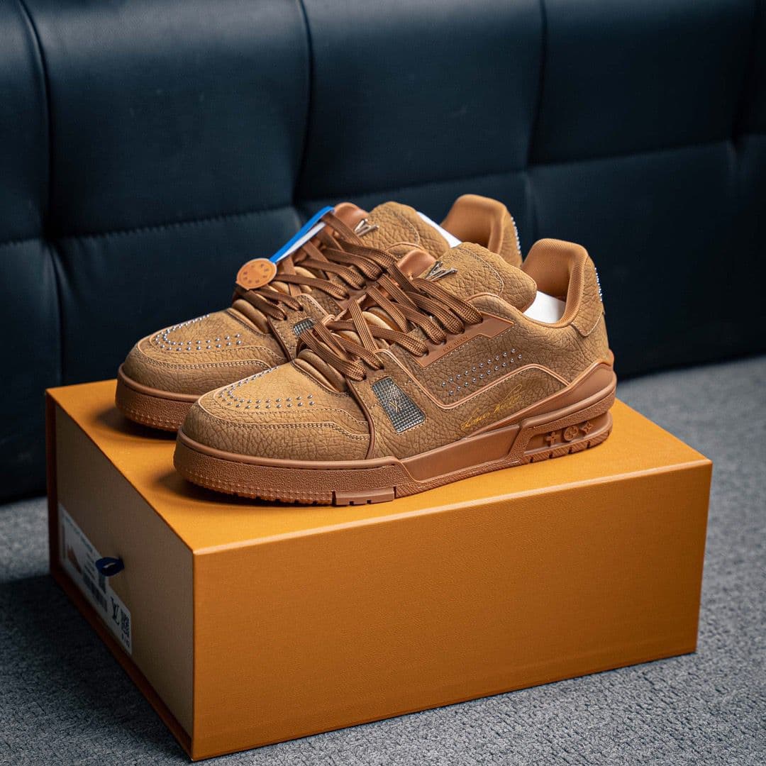 LV Trainer Brown.