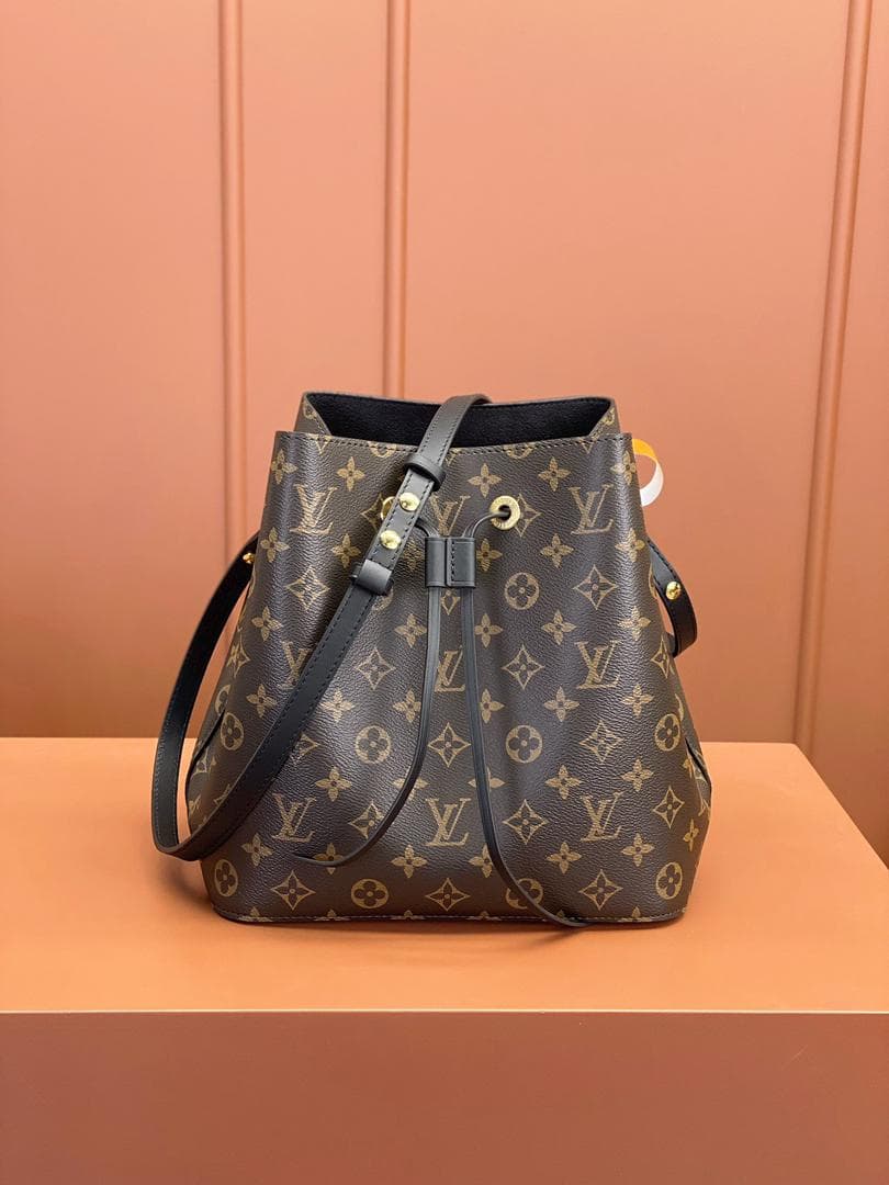 Louis Vuitton NéoNoé MM Monogram Canvas Black .