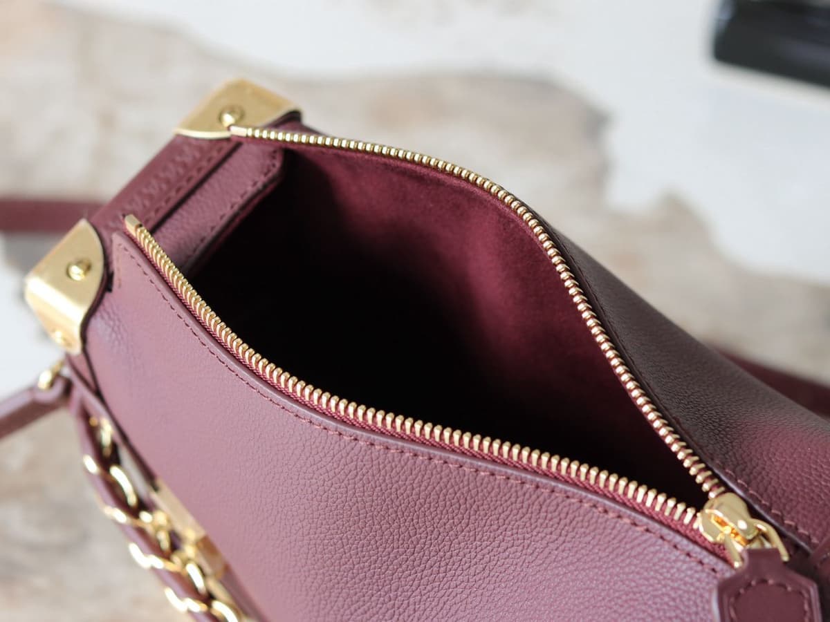 Louis Vuitton Side Trunk Wine .