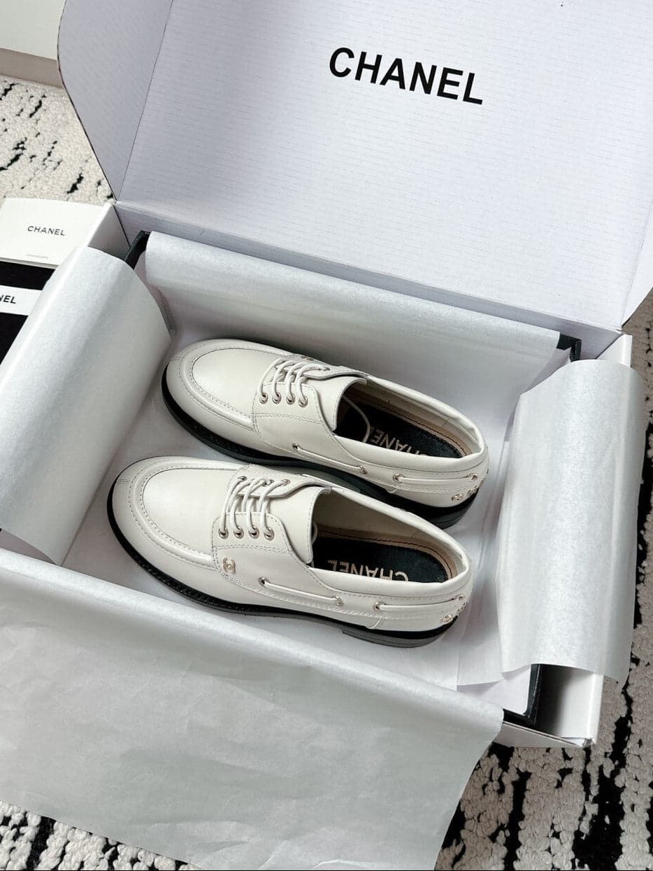 Derby Chanel 25 Edition white