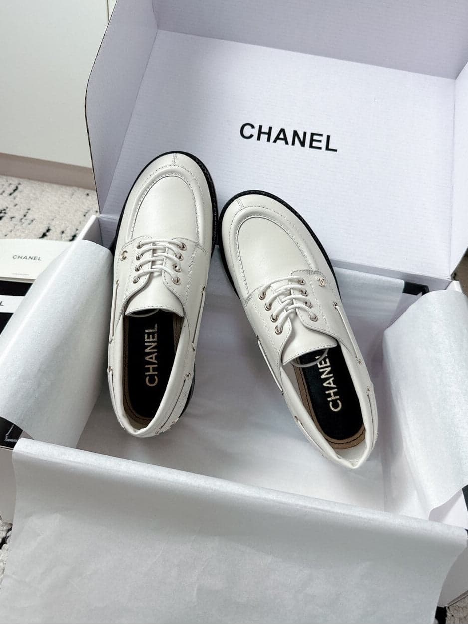 Derby Chanel 25 Edition white