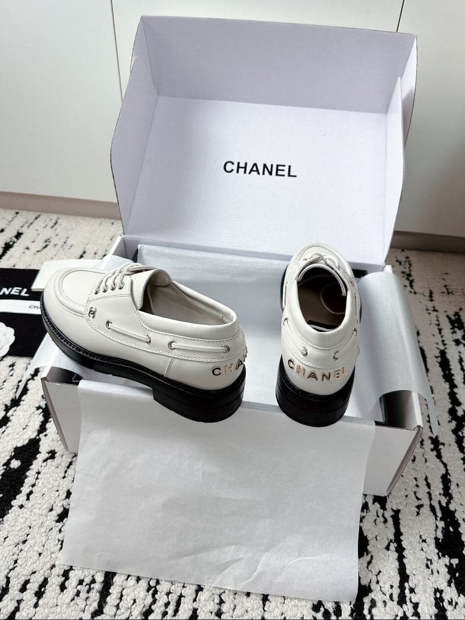 Derby Chanel 25 Edition white