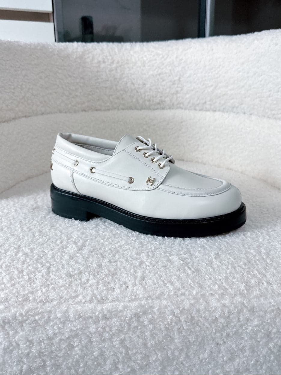Derby Chanel 25 Edition white