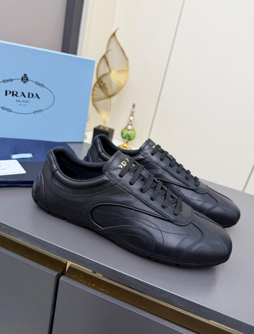 Prada Montecarlo Re-Edition Black 2005 .