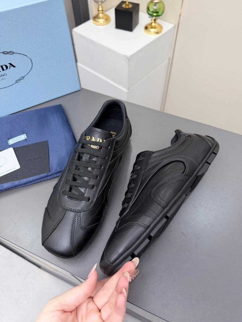 Prada Montecarlo Re-Edition Black 2005 .