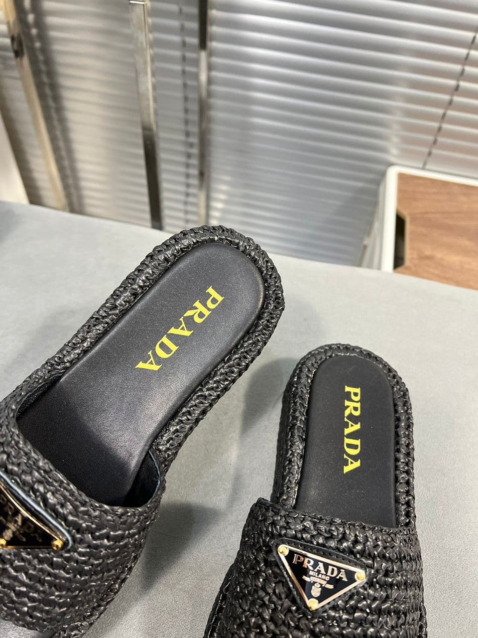 Prada Sandália flatform em crochê
