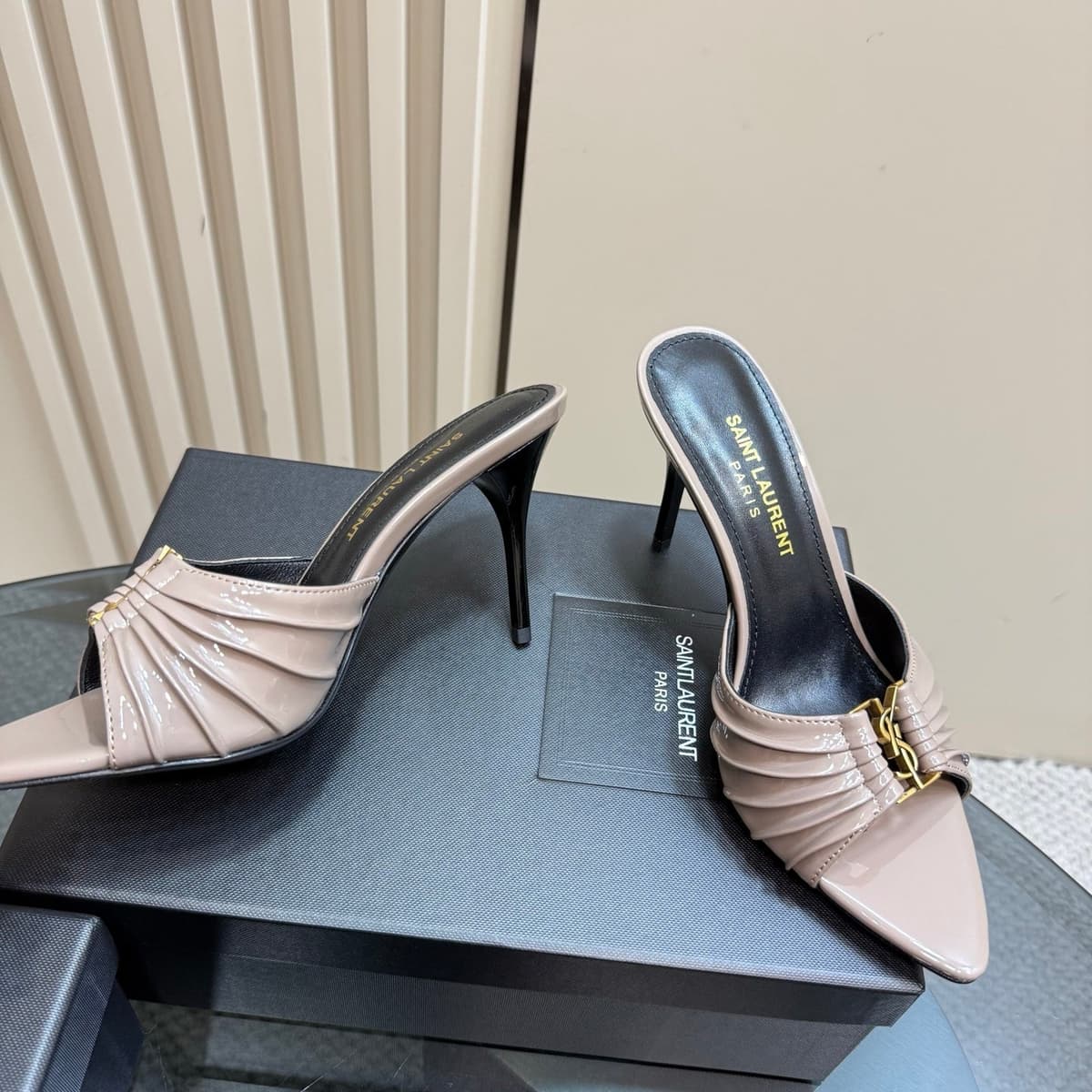 Saint Laurent Babylone Mules Bordeaux gray.