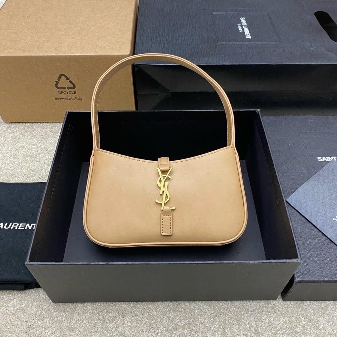 Saint Laurent Le 5 À 7 Top Handle Bag Nude Ferragens Douradas