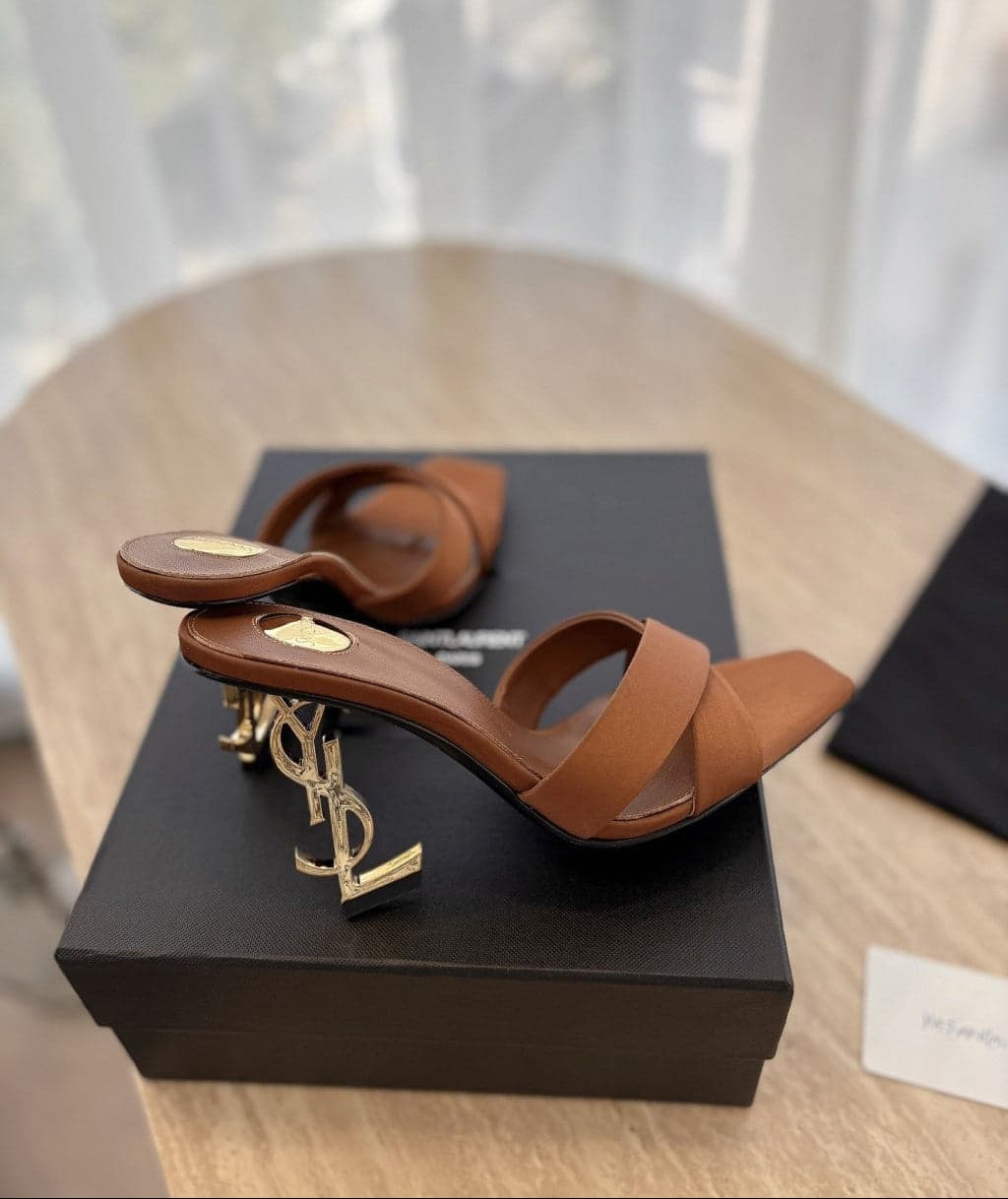 Saint Laurent Mules Opyum Em Crepe De Cetim Marrom