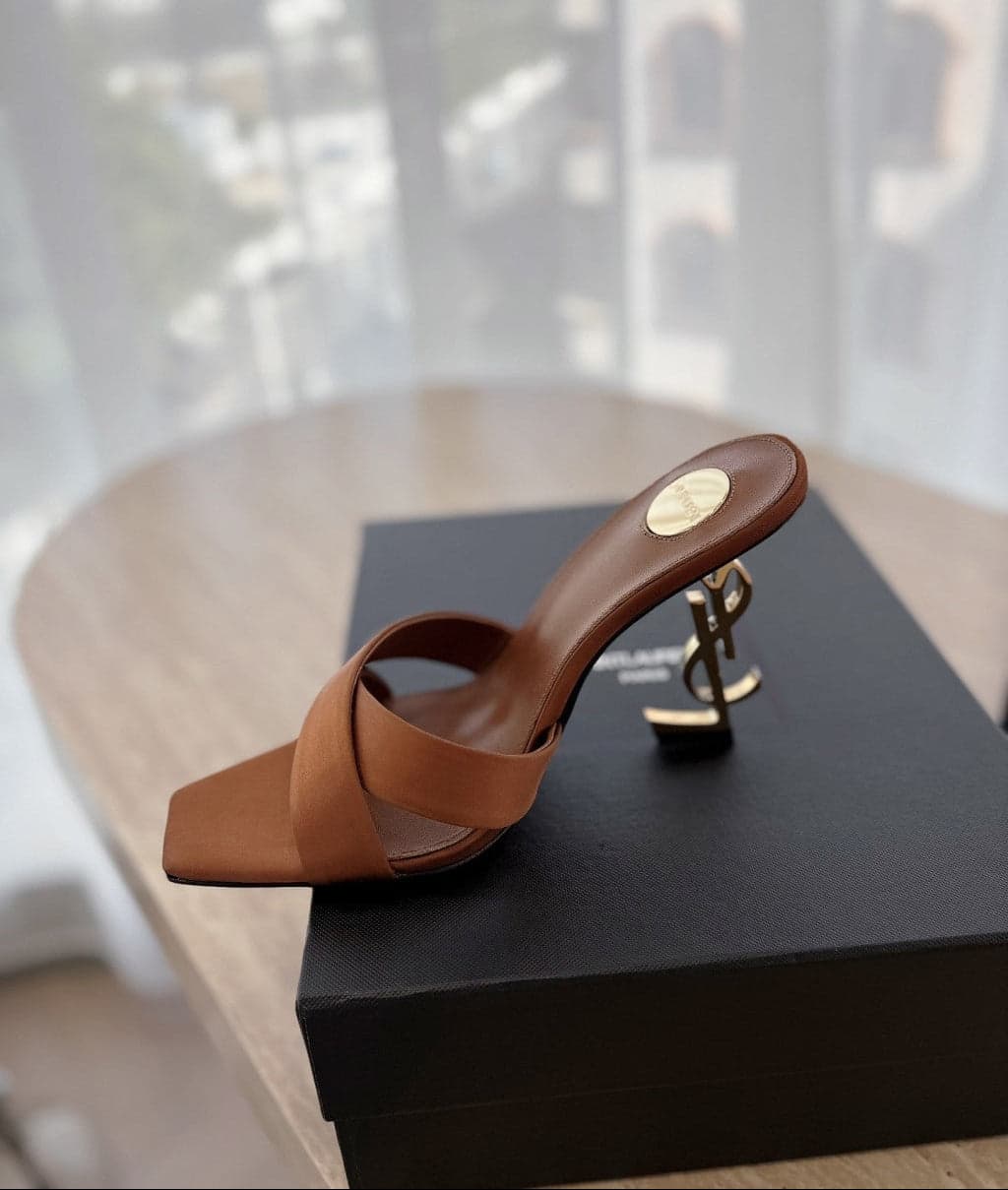 Saint Laurent Mules Opyum Em Crepe De Cetim Marrom