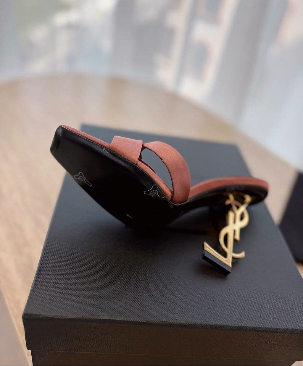 Saint Laurent Mules Opyum Em Crepe De Cetim Manioc Brown