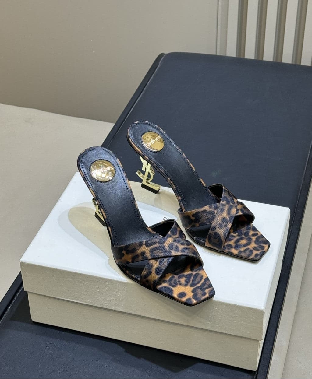Saint Laurent Mules Opyum Em Crepe De Cetim Estampa de Leopardo