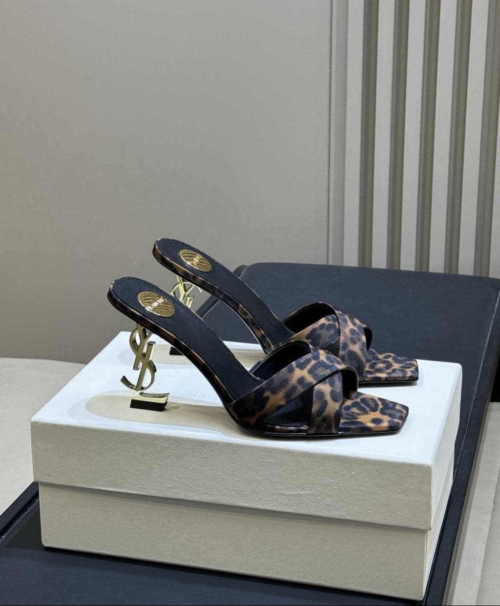Saint Laurent Mules Opyum Em Crepe De Cetim Estampa de Leopardo