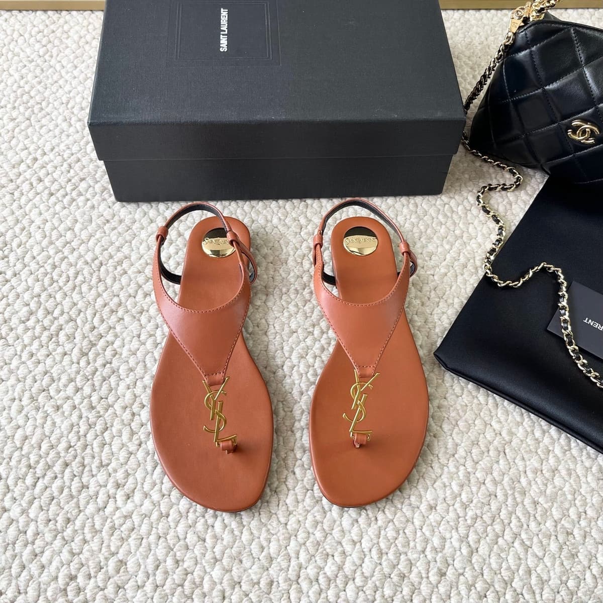 Saint Laurent Sandalia cassandra brown.
